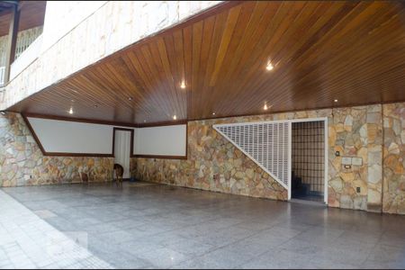 Casa à venda com 500m², 3 quartos e 4 vagas Casa à venda com 500m², 3 quartos e 4 vagasGaragem