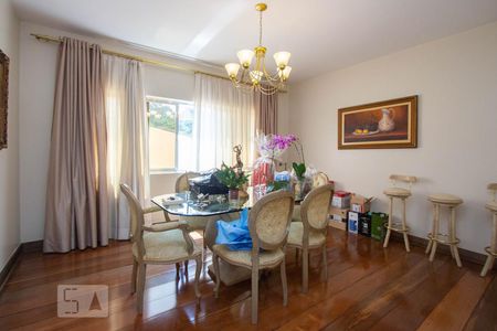 Casa à venda com 540m², 5 quartos e 6 vagas Casa à venda com 540m², 5 quartos e 6 vagasSala de Jantar