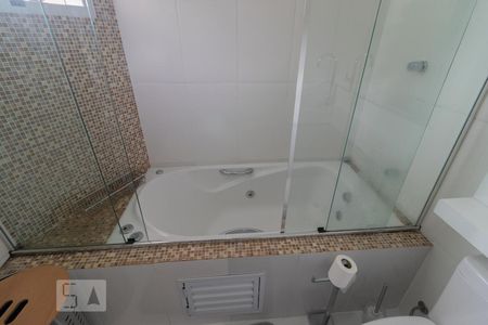 Casa à venda com 611m², 3 quartos e 4 vagasBanheiro da Suíte