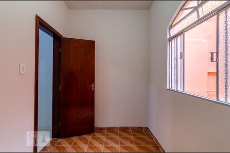 Quarto 2 de casa para alugar com 4 quartos, 85m² em Caiçaras, Belo Horizonte