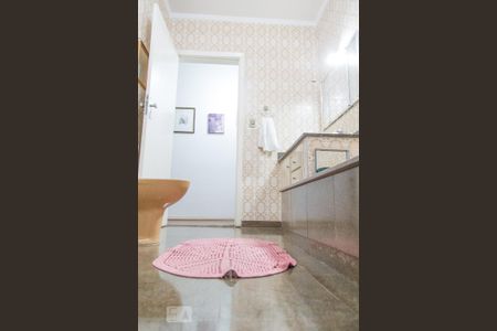 Casa para alugar com 300m², 4 quartos e 8 vagasBanheiro do Quarto 3