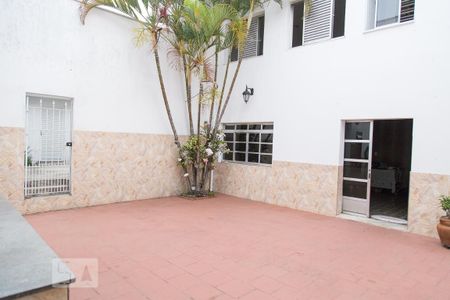 Casa para alugar com 300m², 4 quartos e 8 vagasQuintal