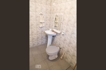 Casa para alugar com 300m², 4 quartos e 8 vagasBanheiro de Serviço