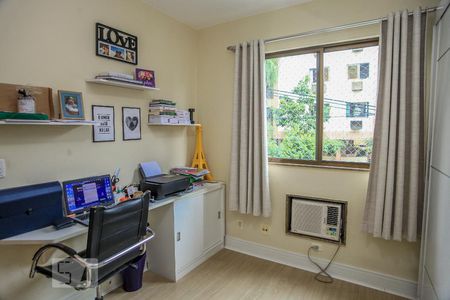 Quarto 1 de apartamento para alugar com 3 quartos, 107m² em Freguesia de Jacarepaguá, Rio de Janeiro