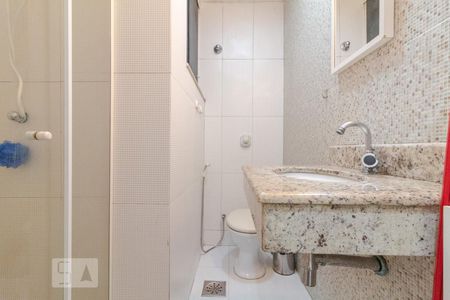 Banheiro de kitnet/studio para alugar com 1 quarto, 28m² em Copacabana, Rio de Janeiro
