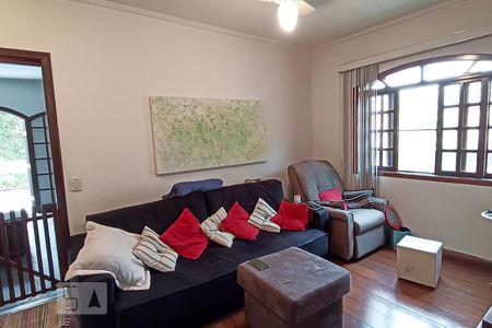 Casa de condomínio à venda com 420m², 4 quartos e 4 vagasSala TV (andar superior)