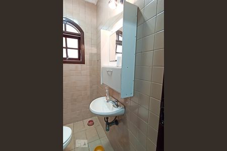 Casa de condomínio à venda com 420m², 4 quartos e 4 vagasBanheiro de serviço