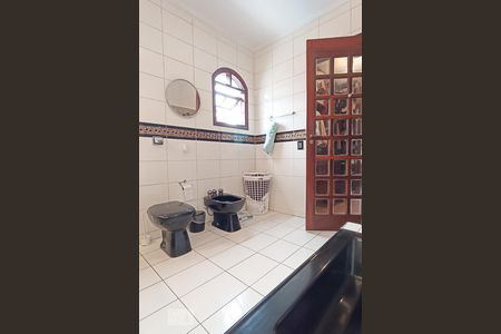 Casa de condomínio à venda com 420m², 4 quartos e 4 vagasBanheiro da suíte 4