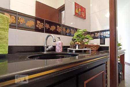 Casa de condomínio à venda com 420m², 4 quartos e 4 vagasDetalhe lavabo - Pia