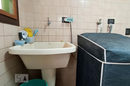 Casa de condomínio à venda com 420m², 4 quartos e 4 vagasDetalhe área de serviço - Tanque