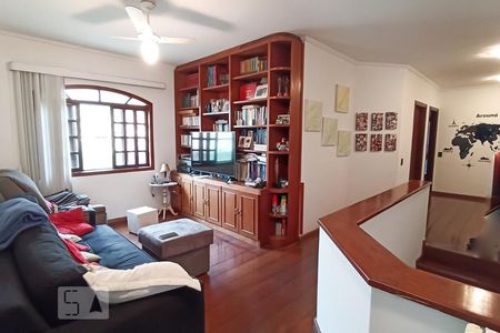 Casa de condomínio à venda com 420m², 4 quartos e 4 vagasSala TV (andar superior)