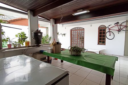 Casa de condomínio à venda com 420m², 4 quartos e 4 vagasÁrea gourmet e churrasqueira