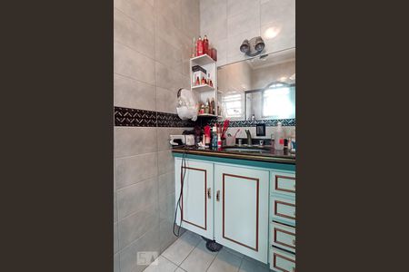 Casa de condomínio à venda com 420m², 4 quartos e 4 vagasBanheiro da suíte 2