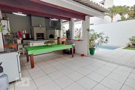 Casa de condomínio à venda com 420m², 4 quartos e 4 vagasÁrea gourmet e churrasqueira