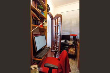 Casa de condomínio à venda com 420m², 4 quartos e 4 vagasEscritório