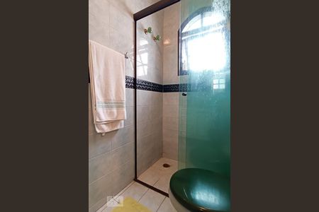 Casa de condomínio à venda com 420m², 4 quartos e 4 vagasBanheiro da suíte 1