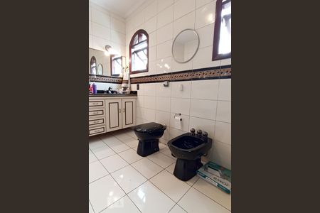 Casa de condomínio à venda com 420m², 4 quartos e 4 vagasBanheiro da suíte 4