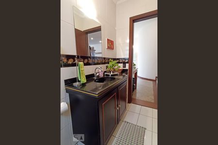 Casa de condomínio à venda com 420m², 4 quartos e 4 vagasLavabo