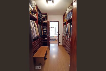 Casa de condomínio à venda com 420m², 4 quartos e 4 vagasCloset da suíte 4