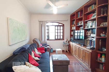 Casa de condomínio à venda com 420m², 4 quartos e 4 vagasSala TV (andar superior)