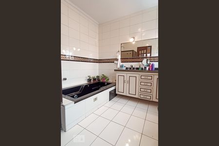 Casa de condomínio à venda com 420m², 4 quartos e 4 vagasBanheiro da suíte 4