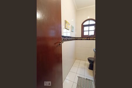 Casa de condomínio à venda com 420m², 4 quartos e 4 vagasLavabo