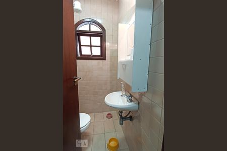 Casa de condomínio à venda com 420m², 4 quartos e 4 vagasBanheiro de serviço