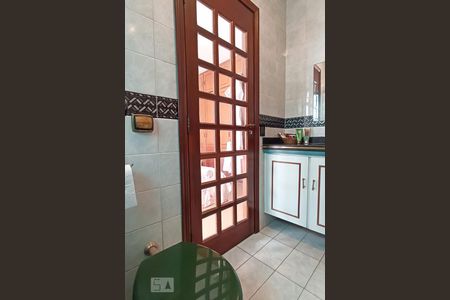 Casa de condomínio à venda com 420m², 4 quartos e 4 vagasBanheiro da suíte 1