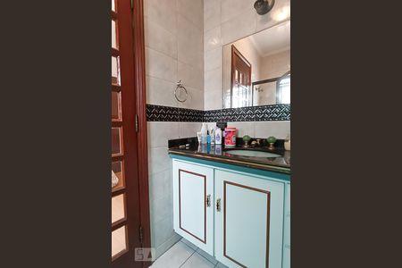 Casa de condomínio à venda com 420m², 4 quartos e 4 vagasBanheiro da suíte 3