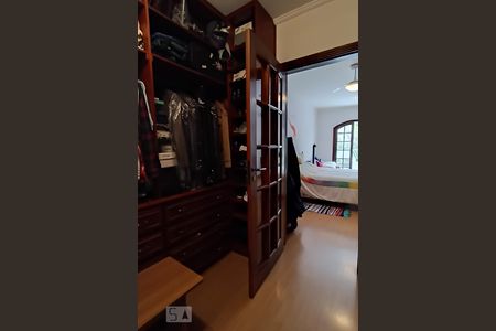 Casa de condomínio à venda com 420m², 4 quartos e 4 vagasCloset da suíte 4