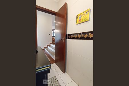 Casa de condomínio à venda com 420m², 4 quartos e 4 vagasLavabo