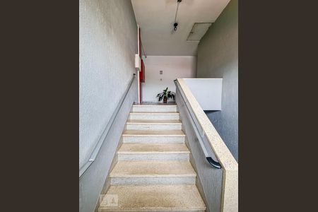 Apartamento à venda com 65m², 2 quartos e sem vagaEscada