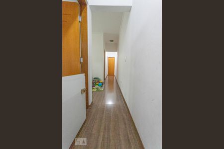 Casa à venda com 356m², 5 quartos e 4 vagas Casa à venda com 356m², 5 quartos e 4 vagasCorredor