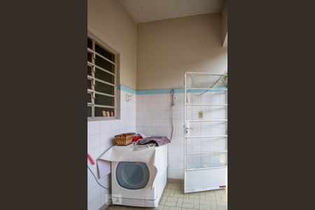 Casa à venda com 172m², 3 quartos e 2 vagas Casa à venda com 172m², 3 quartos e 2 vagasLavanderia