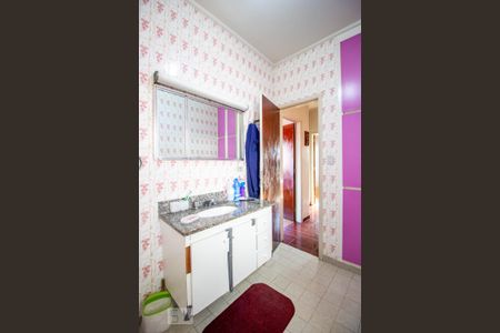 Casa à venda com 172m², 3 quartos e 2 vagas Casa à venda com 172m², 3 quartos e 2 vagasBanheiro 2