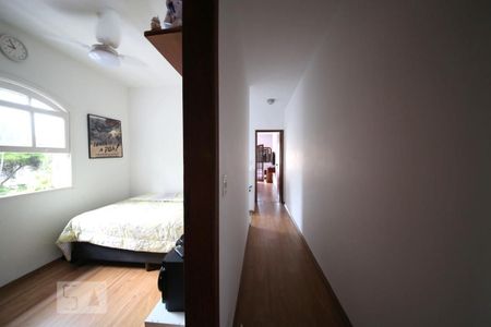 Casa à venda com 180m², 3 quartos e 2 vagasQuarto 2 - Corredor