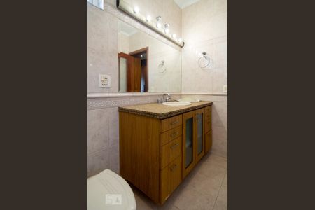 Casa à venda com 600m², 4 quartos e 7 vagasBanheiro Quarto 3 - Suíte