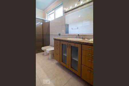 Casa à venda com 600m², 4 quartos e 7 vagasBanheiro Quarto 3 - Suíte