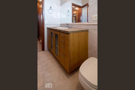 Casa à venda com 600m², 4 quartos e 7 vagasBanheiro Quarto 4 - Suíte