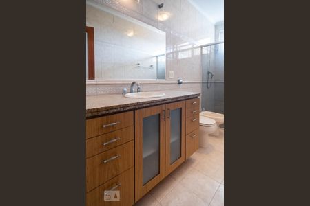 Casa à venda com 600m², 4 quartos e 7 vagasBanheiro Quarto 4 - Suíte