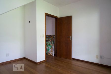 Casa à venda com 220m², 3 quartos e 3 vagasSuíte 1