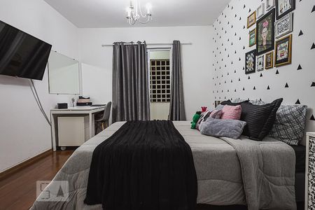 Casa à venda com 327m², 4 quartos e 5 vagasDormitório 1