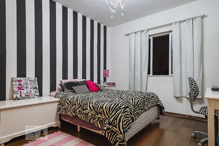 Casa à venda com 327m², 4 quartos e 5 vagasDormitório 2