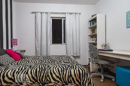 Casa à venda com 327m², 4 quartos e 5 vagasDormitório 2