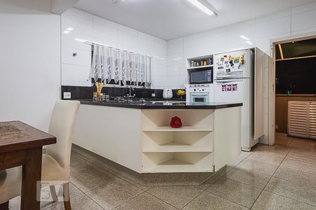 Casa à venda com 327m², 4 quartos e 5 vagasCozinha