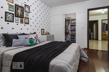 Casa à venda com 327m², 4 quartos e 5 vagasDormitório 1