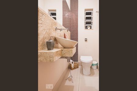 Casa à venda com 327m², 4 quartos e 5 vagasLavabo