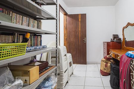 Casa à venda com 327m², 4 quartos e 5 vagasQuarto de Hóspedes - Piscina