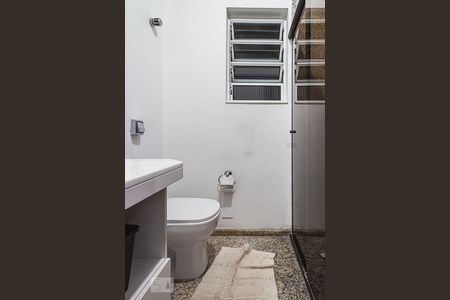 Casa à venda com 327m², 4 quartos e 5 vagasBanheiro da Suíte 1