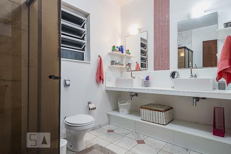 Casa à venda com 327m², 4 quartos e 5 vagasBanheiro 1